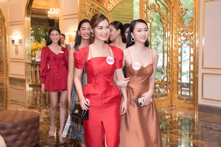 Hai cô gái cao hơn 1,80m lọt Bán kết Hoa hậu Việt Nam 2020 - Ảnh 12. Hai cô gái cao hơn 1,80m lọt Bán kết Hoa hậu Việt Nam 2020 - Ảnh 12.