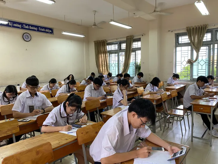 Không thi tốt nghiệp, học sinh được cấp giấy chứng nhận hoàn thành chương trình - Ảnh 1.