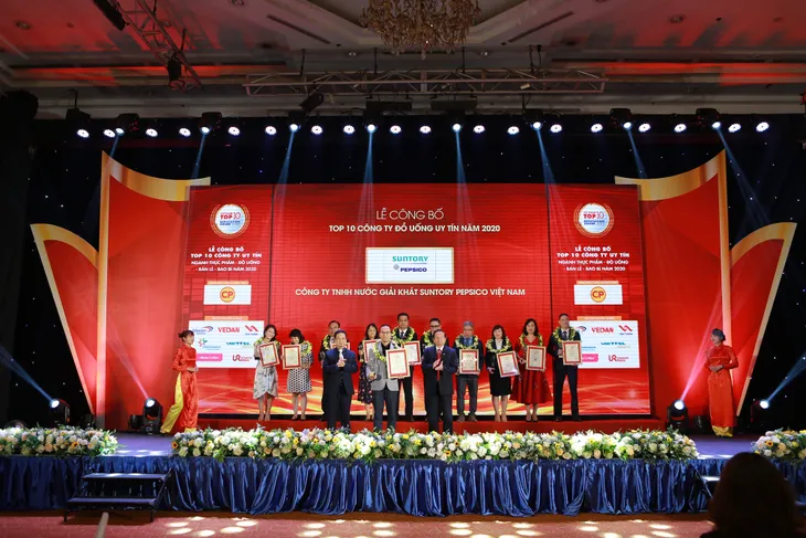Trao danh hiệu công ty đồ uống không cồn uy tín - Ảnh 1. Trao danh hiệu công ty đồ uống không cồn uy tín - Ảnh 1.