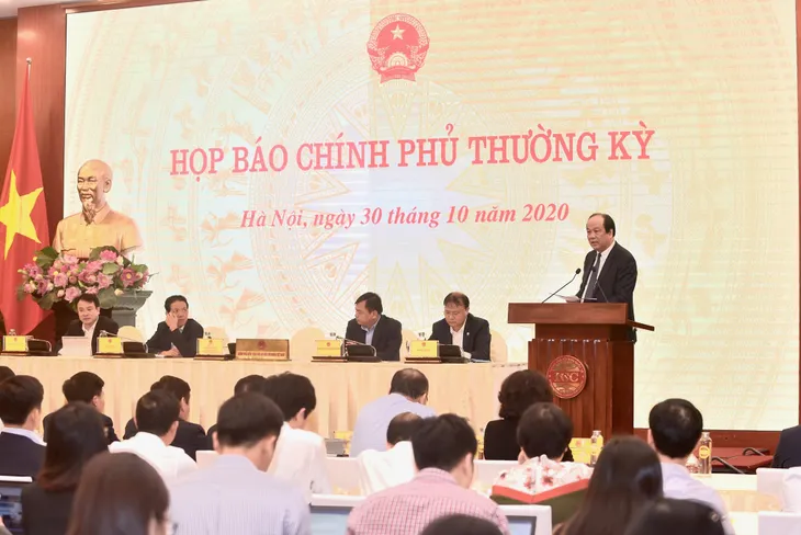 Càng khó khăn, chúng ta càng thấy tình thương yêu, đùm bọc của cả nước hướng về miền Trung - Ảnh 1. Càng khó khăn, chúng ta càng thấy tình thương yêu, đùm bọc của cả nước hướng về miền Trung - Ảnh 1.