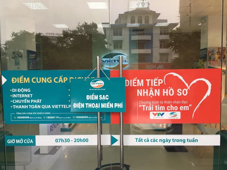 Đảm bảo liên lạc và chia sẻ khó khăn với đồng bào lũ lụt miền Trung - Ảnh 1. Đảm bảo liên lạc và chia sẻ khó khăn với đồng bào lũ lụt miền Trung - Ảnh 1.