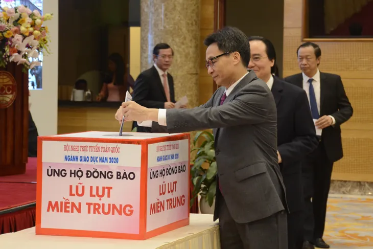 Bộ trưởng Phùng Xuân Nhạ kêu gọi ủng hộ thầy và trò miền Trung - Ảnh 1. Bộ trưởng Phùng Xuân Nhạ kêu gọi ủng hộ thầy và trò miền Trung - Ảnh 1.