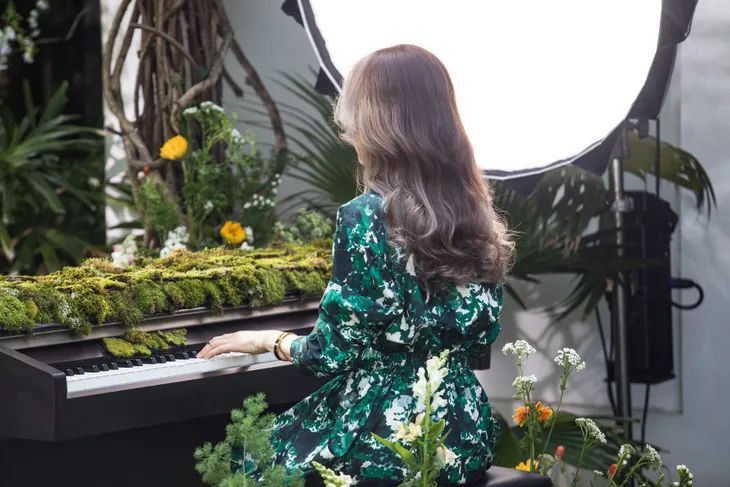 Mỹ Tâm cực xinh đẹp trong hậu trường Đúng cũng thành sai - Ảnh 1. Mỹ Tâm cực xinh đẹp trong hậu trường Đúng cũng thành sai - Ảnh 1.