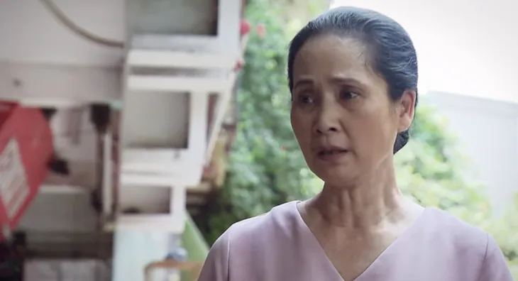 Lửa ấm - Tập 3: Vì con dâu, bà Mai (NSND Lan Hương) bị hàng xóm tẩy chay - Ảnh 2. Lửa ấm - Tập 3: Vì con dâu, bà Mai (NSND Lan Hương) bị hàng xóm tẩy chay - Ảnh 2.
