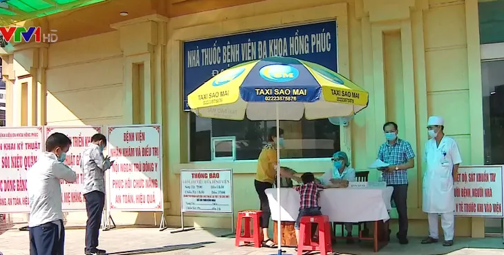Không chủ quan trong phòng, chống COVID-19 tại bệnh viện - Ảnh 2. Không chủ quan trong phòng, chống COVID-19 tại bệnh viện - Ảnh 2.