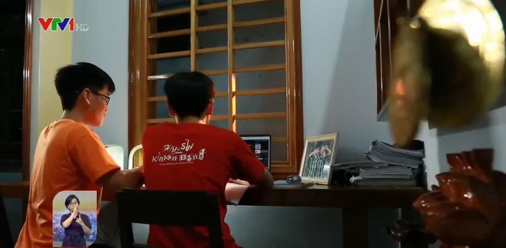 Hai anh em sinh đôi đạt giải Nhất môn Vật lý - Ảnh 1. Hai anh em sinh đôi đạt giải Nhất môn Vật lý - Ảnh 1.