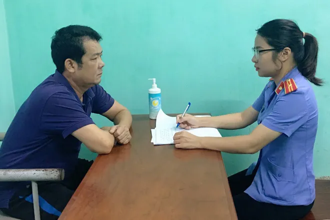 Truy tố giám đốc công ty bảo vệ rút súng dọa bắn người đi đường - Ảnh 1. Truy tố giám đốc công ty bảo vệ rút súng dọa bắn người đi đường - Ảnh 1.