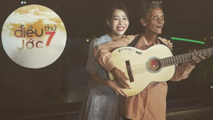 Điều ước thứ 7: Xúc động câu chuyện cụ ông mù hơn 50 năm hát bên vệ đường - Ảnh 4. Điều ước thứ 7: Xúc động câu chuyện cụ ông mù hơn 50 năm hát bên vệ đường - Ảnh 4.