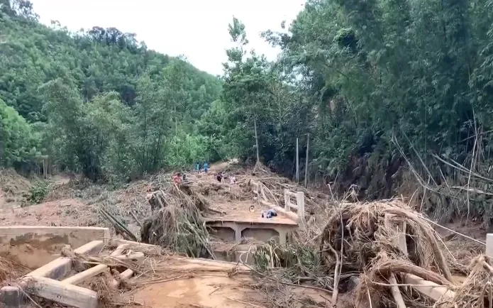 Quảng Nam sẵn sàng di dời dân khỏi khu vực nguy cơ lũ quét, sạt lở - Ảnh 1. Quảng Nam sẵn sàng di dời dân khỏi khu vực nguy cơ lũ quét, sạt lở - Ảnh 1.