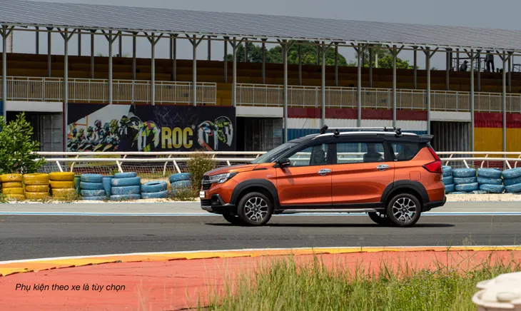 Suzuki XL7 hoàn toàn mới chinh phục xuất sắc đường đua Đại Nam - Ảnh 3. Suzuki XL7 hoàn toàn mới chinh phục xuất sắc đường đua Đại Nam - Ảnh 3.