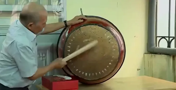 Thầy giáo về hưu và hành trình 8 năm khuyến học - Ảnh 1. Thầy giáo về hưu và hành trình 8 năm khuyến học - Ảnh 1.