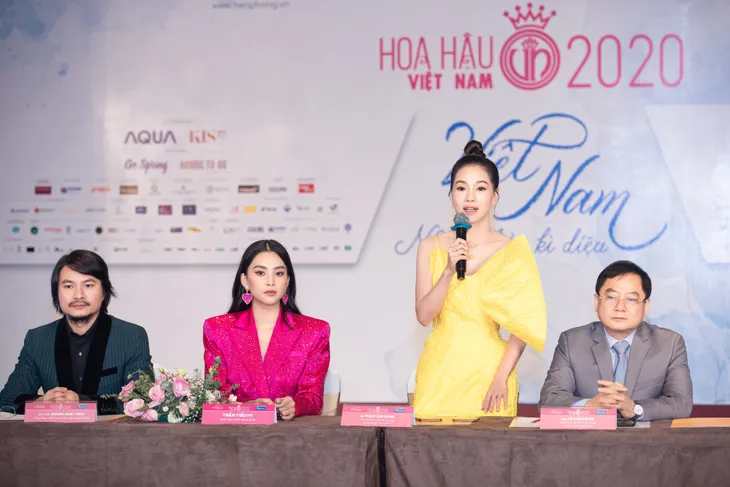 Bạn gái tin đồn của Đoàn Văn Hậu nổi bật tại họp báo Bán kết Hoa hậu Việt Nam 2020 - Ảnh 2. Bạn gái tin đồn của Đoàn Văn Hậu nổi bật tại họp báo Bán kết Hoa hậu Việt Nam 2020 - Ảnh 2.