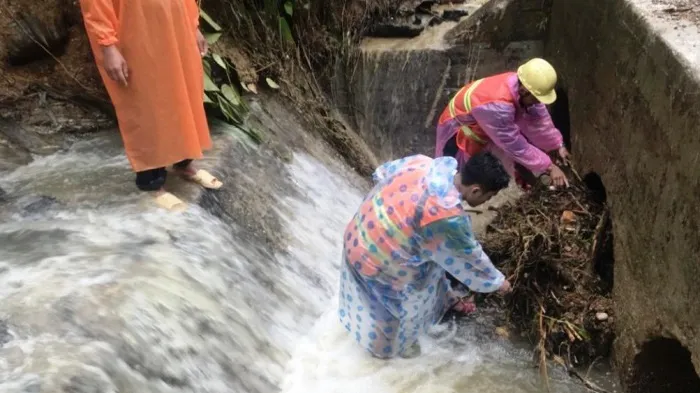 Di dời đất đá, thông tuyến đường Hồ Chí Minh, Quốc lộ 14B - Ảnh 2. Di dời đất đá, thông tuyến đường Hồ Chí Minh, Quốc lộ 14B - Ảnh 2.