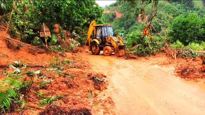 Di dời đất đá, thông tuyến đường Hồ Chí Minh, Quốc lộ 14B - Ảnh 6. Di dời đất đá, thông tuyến đường Hồ Chí Minh, Quốc lộ 14B - Ảnh 6.