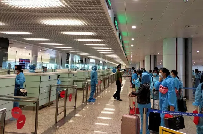Tạm dừng các chuyến bay quốc tế chở khách vào Việt Nam chờ quy trình chuẩn - Ảnh 1. Tạm dừng các chuyến bay quốc tế chở khách vào Việt Nam chờ quy trình chuẩn - Ảnh 1.