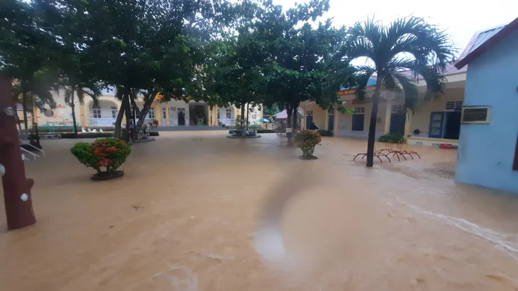 Mưa lũ nhấn chìm nhiều khu vực tại Quảng Trị - Ảnh 5. Mưa lũ nhấn chìm nhiều khu vực tại Quảng Trị - Ảnh 5.