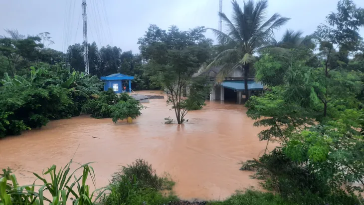 Mưa lũ nhấn chìm nhiều khu vực tại Quảng Trị - Ảnh 11. Mưa lũ nhấn chìm nhiều khu vực tại Quảng Trị - Ảnh 11.