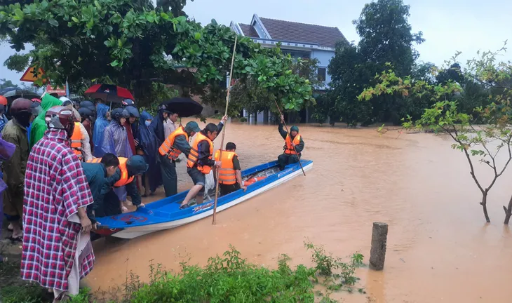 MTTQ Việt Nam ủng hộ 5 tỷ đồng và 10 căn nhà cho người dân bị lũ lụt ở Quảng Trị - Ảnh 5. MTTQ Việt Nam ủng hộ 5 tỷ đồng và 10 căn nhà cho người dân bị lũ lụt ở Quảng Trị - Ảnh 5.