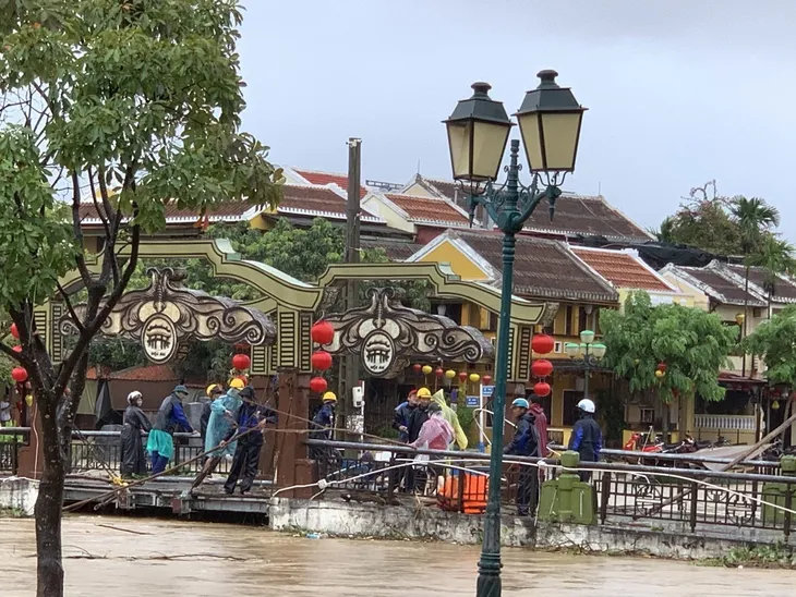Quảng Nam kêu gọi người dân di dời đến nơi an toàn tránh mưa lũ - Ảnh 1. Quảng Nam kêu gọi người dân di dời đến nơi an toàn tránh mưa lũ - Ảnh 1.