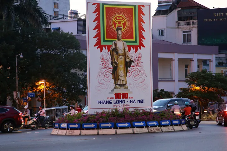 Hà Nội rực rỡ cờ hoa kỷ niệm 1010 năm Thăng Long - Hà Nội - Ảnh 9.
