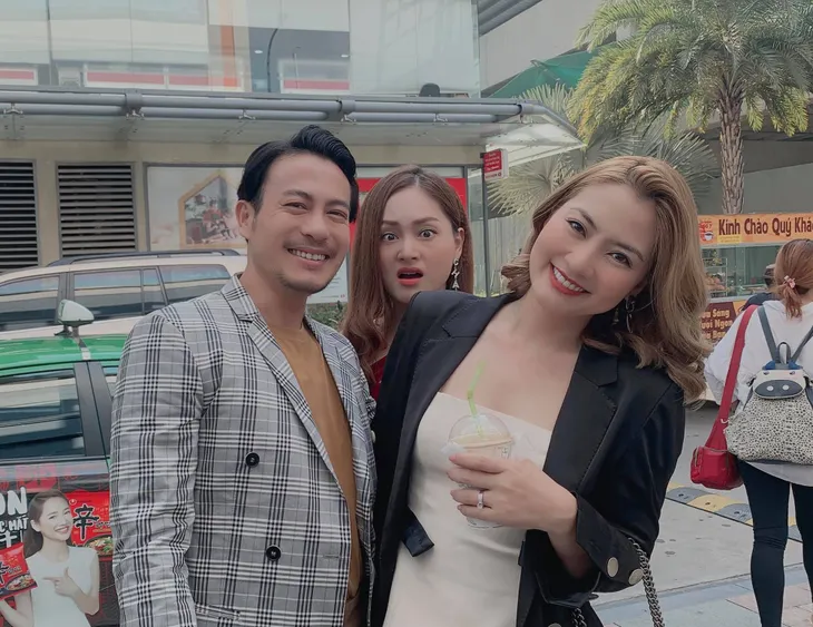 Hậu trường không ngờ của bộ ba hận nhau nhất phim Trói buộc yêu thương - Ảnh 3. Hậu trường không ngờ của bộ ba hận nhau nhất phim Trói buộc yêu thương - Ảnh 3.