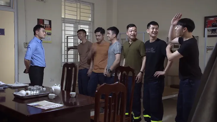 Lửa ấm - Tập 7: Hoàng (Mạnh Quân) hí hửng nhận nhiệm vụ mới, Vân đắn đo chuyện cưới Hoàng - Ảnh 1. Lửa ấm - Tập 7: Hoàng (Mạnh Quân) hí hửng nhận nhiệm vụ mới, Vân đắn đo chuyện cưới Hoàng - Ảnh 1.