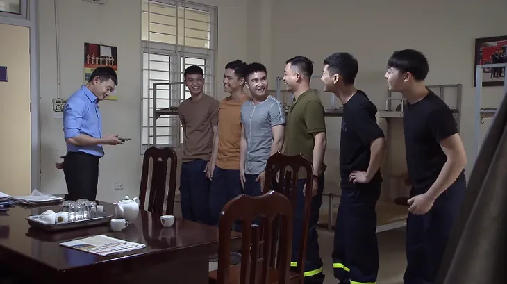 Lửa ấm - Tập 7: Hoàng (Mạnh Quân) hí hửng nhận nhiệm vụ mới, Vân đắn đo chuyện cưới Hoàng - Ảnh 2. Lửa ấm - Tập 7: Hoàng (Mạnh Quân) hí hửng nhận nhiệm vụ mới, Vân đắn đo chuyện cưới Hoàng - Ảnh 2.