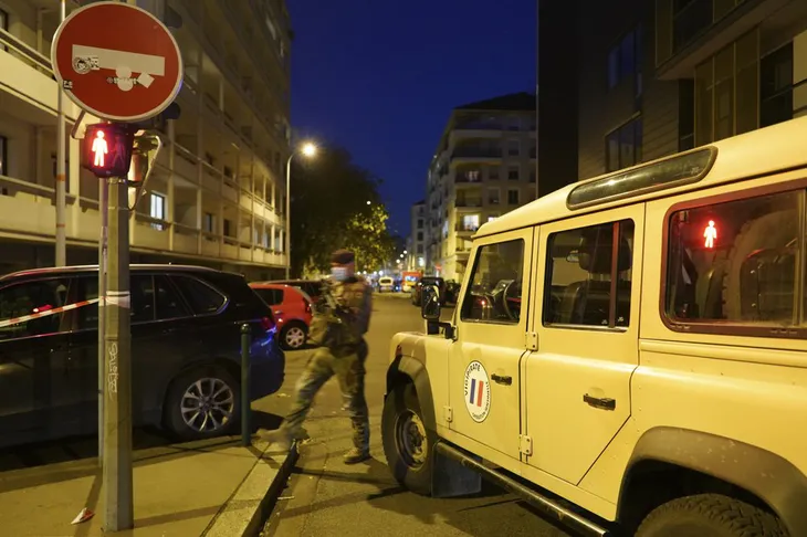 Tấn công bằng súng bên ngoài nhà thờ ở Lyon (Pháp), 1 người nguy kịch - Ảnh 1. Tấn công bằng súng bên ngoài nhà thờ ở Lyon (Pháp), 1 người nguy kịch - Ảnh 1.