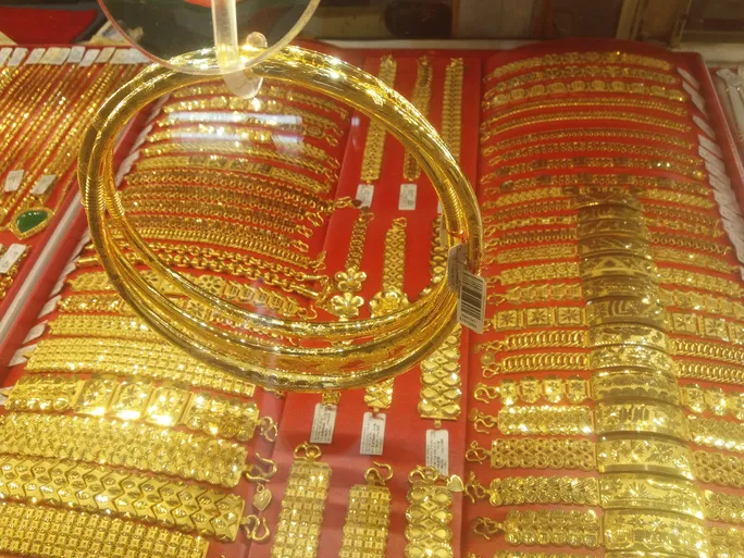 Bị “mắc kẹt” trong tuần, giá vàng được dự báo vẫn tăng tiếp - Ảnh 1. Bị “mắc kẹt” trong tuần, giá vàng được dự báo vẫn tăng tiếp - Ảnh 1.