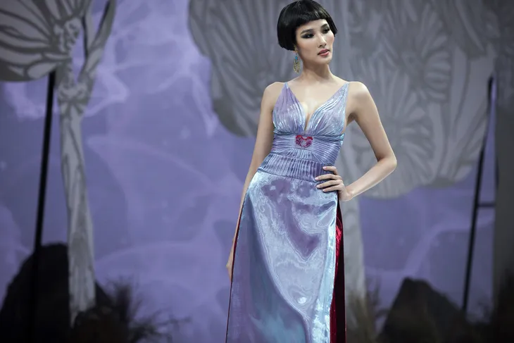 Hà Kiều Anh, Vy Oanh, Thúy Diễm đưa con lên sàn catwalk - Ảnh 7. Hà Kiều Anh, Vy Oanh, Thúy Diễm đưa con lên sàn catwalk - Ảnh 7.