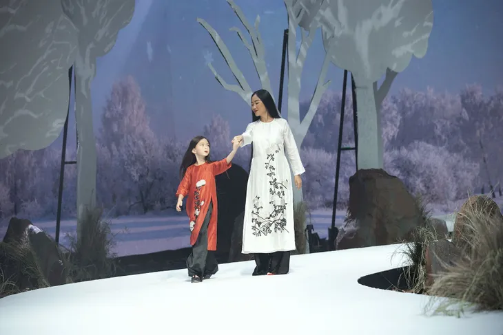Hà Kiều Anh, Vy Oanh, Thúy Diễm đưa con lên sàn catwalk - Ảnh 1. Hà Kiều Anh, Vy Oanh, Thúy Diễm đưa con lên sàn catwalk - Ảnh 1.
