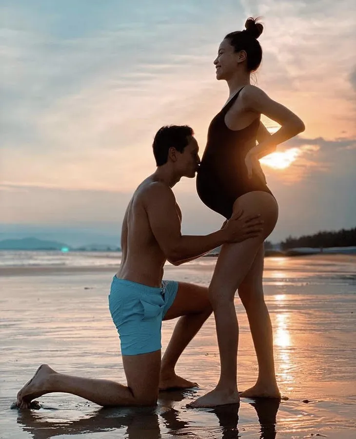 Hồ Ngọc Hà khoe ảnh bầu nóng bỏng bên bạn trai Kim Lý - Ảnh 1. Hồ Ngọc Hà khoe ảnh bầu nóng bỏng bên bạn trai Kim Lý - Ảnh 1.