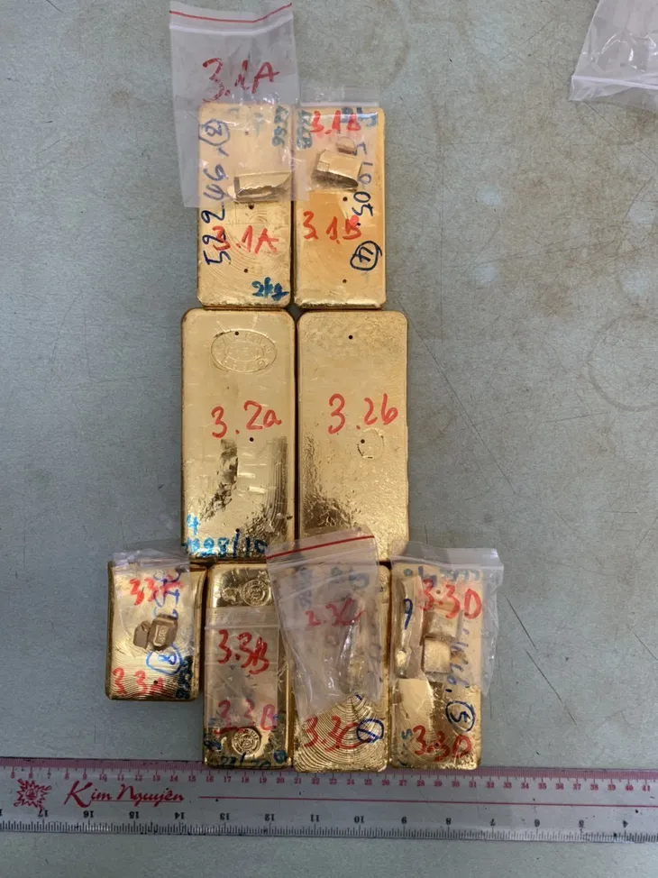 Vận chuyển trái phép 51kg vàng 9999 qua biên giới tỉnh - Ảnh 2. Vận chuyển trái phép 51kg vàng 9999 qua biên giới tỉnh - Ảnh 2.
