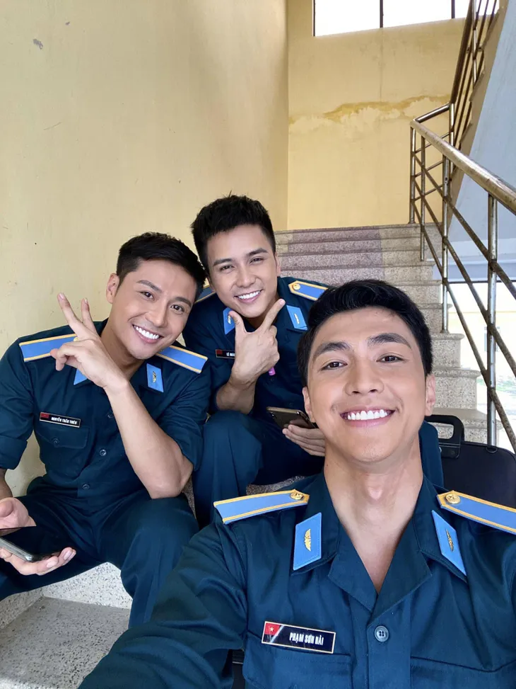 Bình An bất ngờ bị sưng húp mắt khi quay phim - Ảnh 1. Bình An bất ngờ bị sưng húp mắt khi quay phim - Ảnh 1.