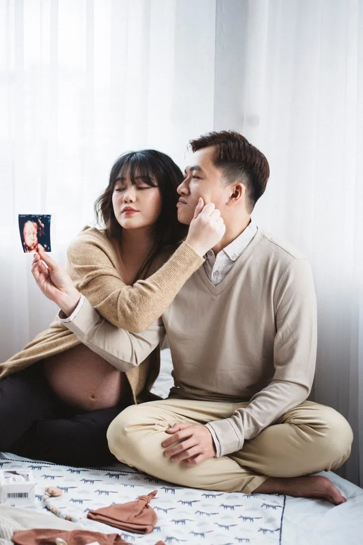 MC Trần Ngọc khoe thêm ảnh bầu dễ thương của vợ - Ảnh 4. MC Trần Ngọc khoe thêm ảnh bầu dễ thương của vợ - Ảnh 4.