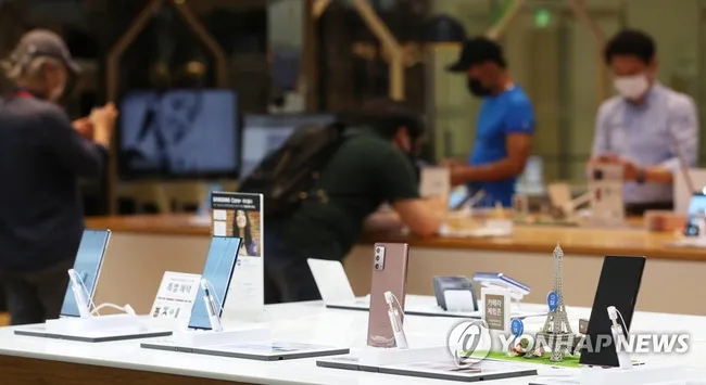 Samsung đánh bại Apple tại Mỹ lần đầu tiên sau 3 năm - Ảnh 1. Samsung đánh bại Apple tại Mỹ lần đầu tiên sau 3 năm - Ảnh 1.