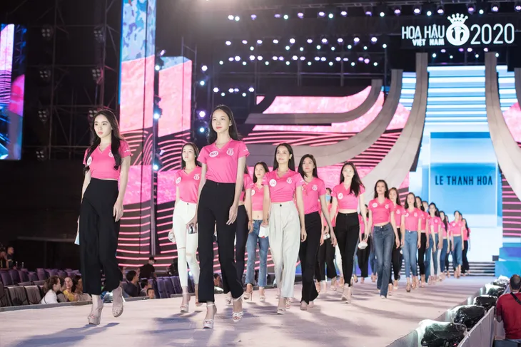 Hoa hậu Đỗ Mỹ Linh, Tiểu Vy để mặt mộc tổng duyệt đêm thi Người đẹp thời trang - Ảnh 7. Hoa hậu Đỗ Mỹ Linh, Tiểu Vy để mặt mộc tổng duyệt đêm thi Người đẹp thời trang - Ảnh 7.