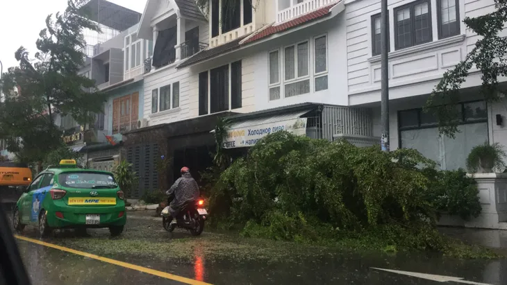 Mưa to gây ngập lụt ở Khánh Hòa, mất điện ở Vạn Ninh - Ảnh 1. Mưa to gây ngập lụt ở Khánh Hòa, mất điện ở Vạn Ninh - Ảnh 1.