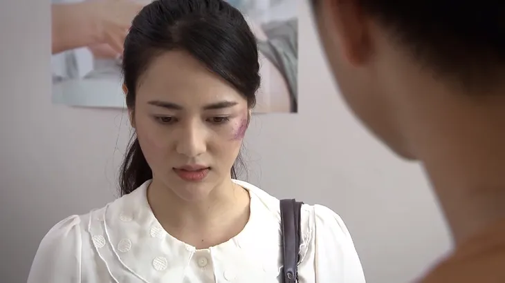 Lửa ấm - Tập 30: Đào bầm tím mặt tới xin lỗi, Tiến vẫn tưởng vợ mình mới là người sai - Ảnh 1. Lửa ấm - Tập 30: Đào bầm tím mặt tới xin lỗi, Tiến vẫn tưởng vợ mình mới là người sai - Ảnh 1.