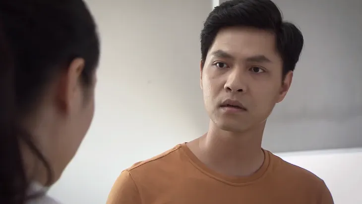 Lửa ấm - Tập 30: Đào bầm tím mặt tới xin lỗi, Tiến vẫn tưởng vợ mình mới là người sai - Ảnh 4. Lửa ấm - Tập 30: Đào bầm tím mặt tới xin lỗi, Tiến vẫn tưởng vợ mình mới là người sai - Ảnh 4.