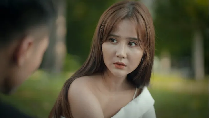 Huyền Lizzie tiếc vì không được yêu Mạnh Trường trong Hồ sơ cá sấu - Ảnh 3. Huyền Lizzie tiếc vì không được yêu Mạnh Trường trong Hồ sơ cá sấu - Ảnh 3.