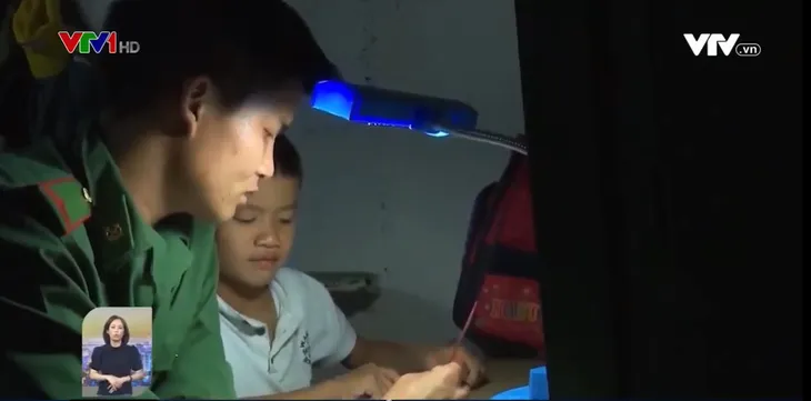 Con nuôi đồn biên phòng – mô hình đầy nhân văn cần được nhân rộng - Ảnh 1. Con nuôi đồn biên phòng – mô hình đầy nhân văn cần được nhân rộng - Ảnh 1.