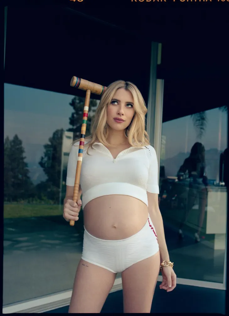 Emma Roberts khoe ảnh bụng bầu siêu cá tính - Ảnh 2.