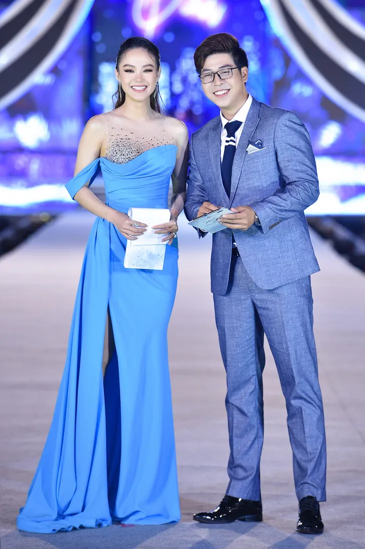 Thụy Vân khoe dáng nóng bỏng bên dàn Hoa hậu, Á hậu - Ảnh 9. Thụy Vân khoe dáng nóng bỏng bên dàn Hoa hậu, Á hậu - Ảnh 9.