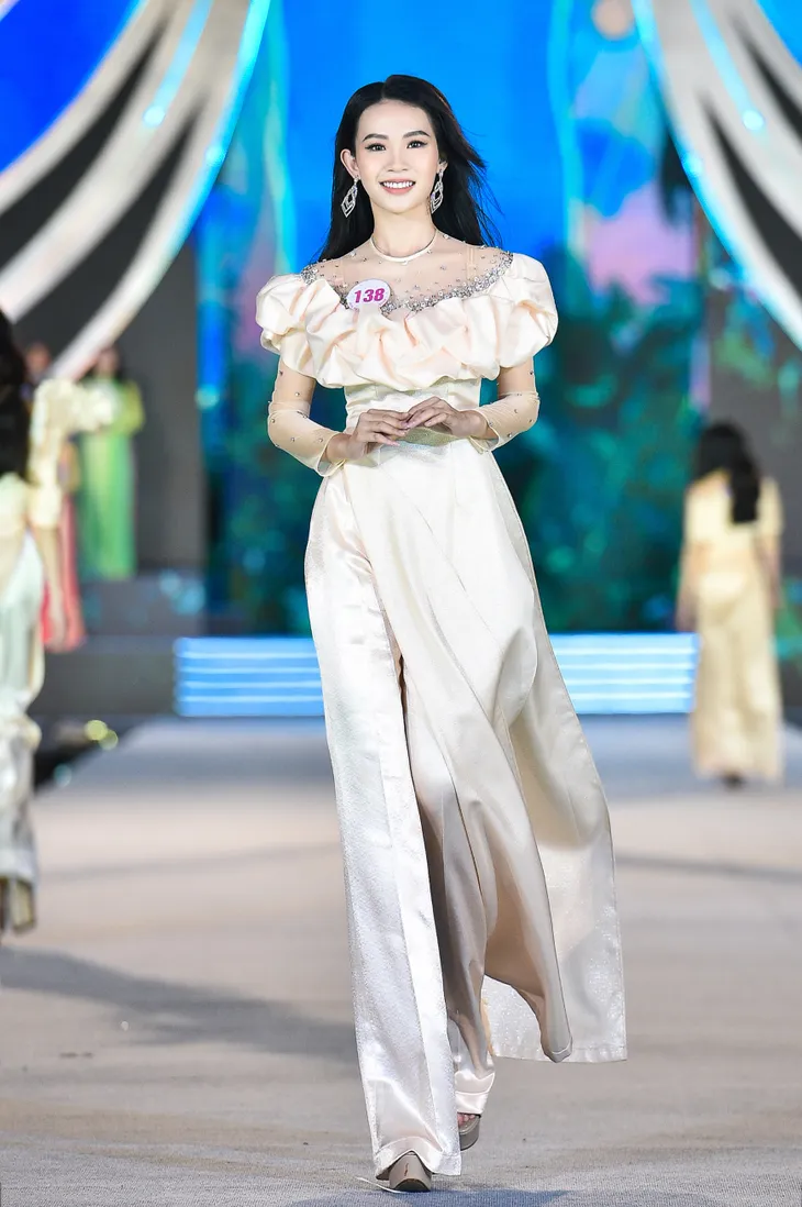 Nhan sắc Top 5 Người đẹp Du lịch - Hoa hậu Việt Nam 2020 - Ảnh 10. Nhan sắc Top 5 Người đẹp Du lịch - Hoa hậu Việt Nam 2020 - Ảnh 10.