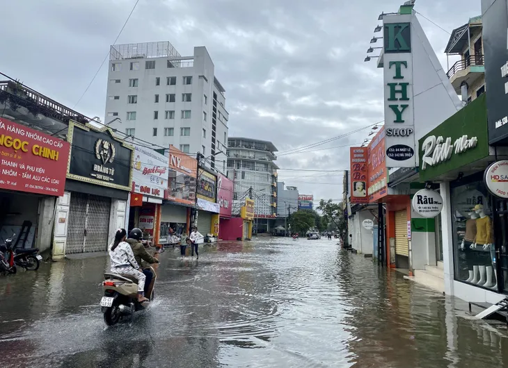 Lật ghe khi thả lưới bắt cá, 2 người thiệt mạng - Ảnh 1. Lật ghe khi thả lưới bắt cá, 2 người thiệt mạng - Ảnh 1.