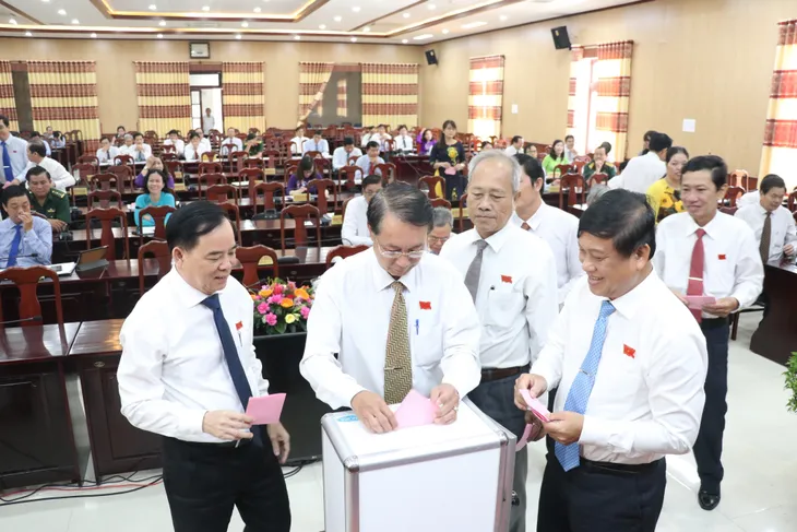 Thủ tướng phê chuẩn kết quả miễn nhiệm và bầu Chủ tịch UBND tỉnh Bến Tre - Ảnh 1. Thủ tướng phê chuẩn kết quả miễn nhiệm và bầu Chủ tịch UBND tỉnh Bến Tre - Ảnh 1.