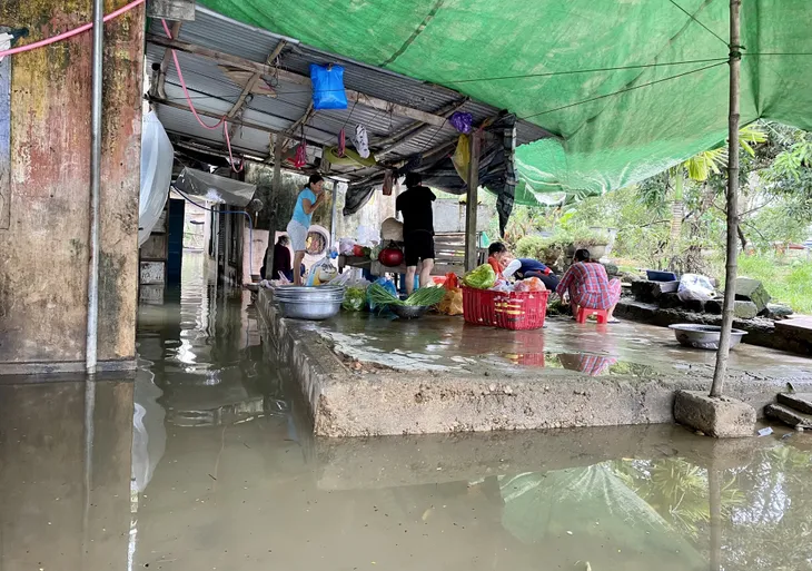Đối phó hoàn lưu bão số 12 chưa qua, lại lo ứng phó bão số 13 - Ảnh 1. Đối phó hoàn lưu bão số 12 chưa qua, lại lo ứng phó bão số 13 - Ảnh 1.