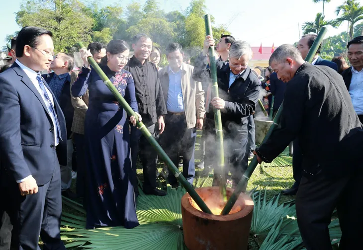 Đồng chí Trần Quốc Vượng dự Ngày hội Đại đoàn kết tại Thái Nguyên - Ảnh 1. Đồng chí Trần Quốc Vượng dự Ngày hội Đại đoàn kết tại Thái Nguyên - Ảnh 1.