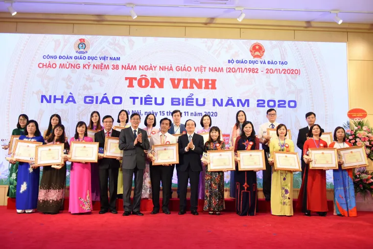 Tôn vinh 183 nhà giáo tiêu biểu năm 2020 - Ảnh 8. Tôn vinh 183 nhà giáo tiêu biểu năm 2020 - Ảnh 8.
